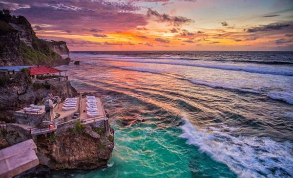 Sama Sama Suites and Restaurant