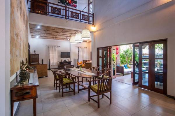 Villa Este 4 BR 15 minutes walk to beach