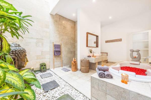 Villa Milano - Private 6 BDR Villa in Seminyak prime Location Pool & Garden