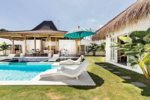 Exquisite Architectural Villa with Outdoor Pool