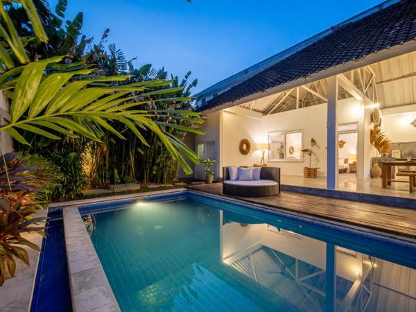 Free pickup - 2bdr private pool villa in Seminyak