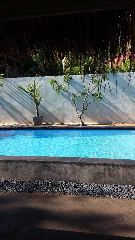 Star Bar and Bungalows