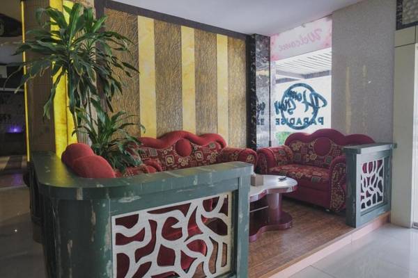 RedDoorz Plus near Pantai Coastarina 2