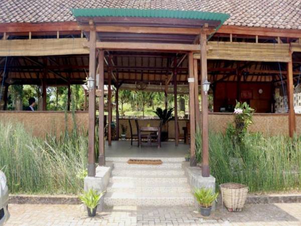 Ijen Resto Banyuwangi Guest House