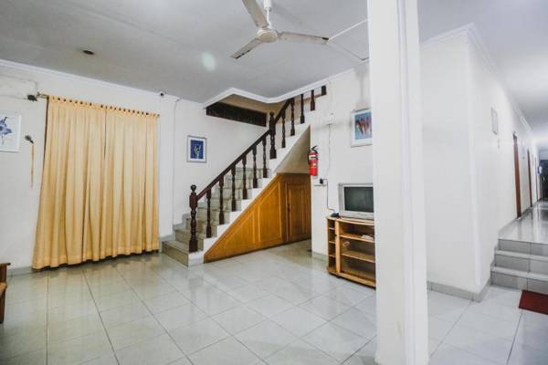 RedDoorz Plus near WTC Batanghari Mall