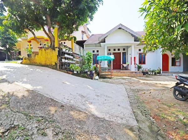 SPOT ON 91222 Kanjeng Mami Homestay