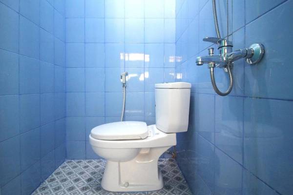 Vaccinated Staff - OYO 1448 Kartini Residence Syariah