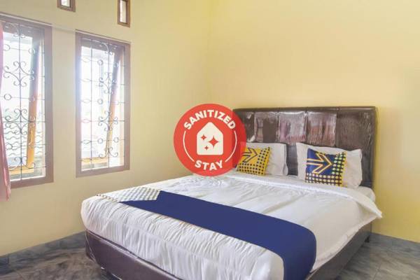 Vaccinated Staff - SPOT ON 3005 Kost Rumaisha Syariah