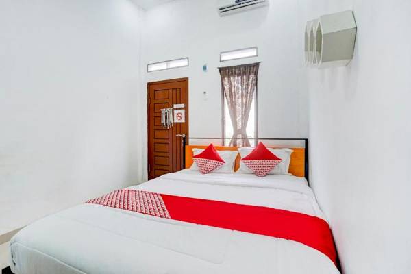 OYO 90124 Oemah Ratu Hostel Syariah