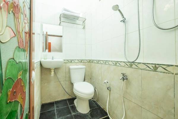 Vaccinated Staff - OYO 2227 Raka Residence Syariah