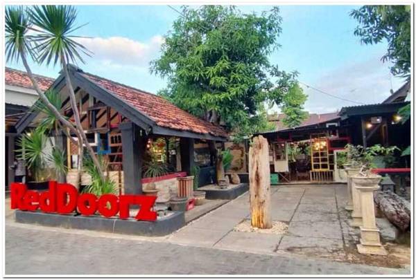 RedDoorz Plus near Alun Alun Sumenep