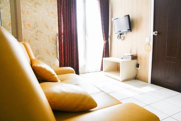 Pool View 2BR Mutiara Bekasi Apartment By Travelio