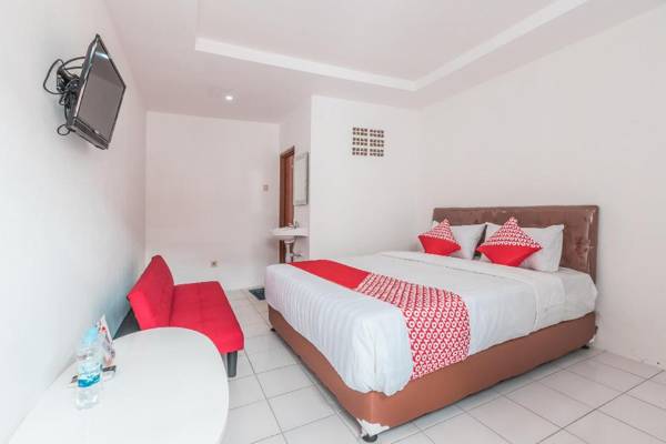 Vaccinated Staff - OYO 947 Angel Home Stay Syariah