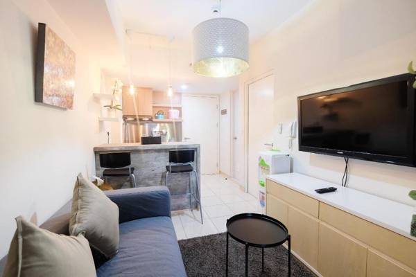 Modern and Bright 2BR Springlake Apt By Travelio