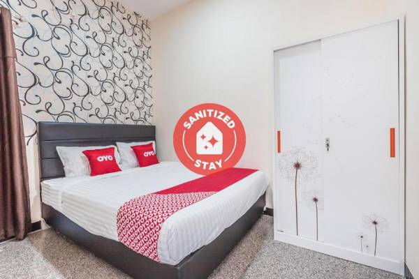 Vaccinated Staff - OYO 1742 Safa Alya