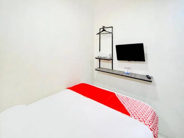 Vaccinated Staff - OYO 90048 Teratai Bekasi Guesthouse