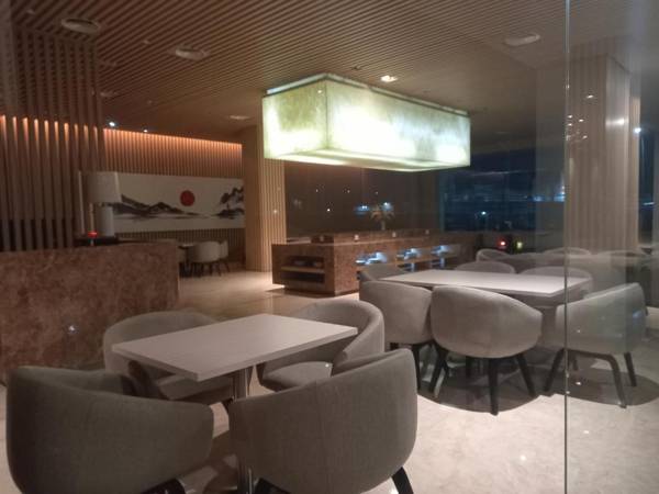 Louis Kienne Chadstone Cikarang