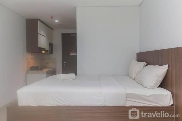 Homey Studio at The Enviro Apartment By Travelio