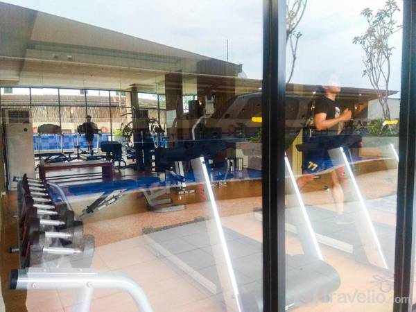 Spacious Elegant Studio Azalea Suites By Travelio