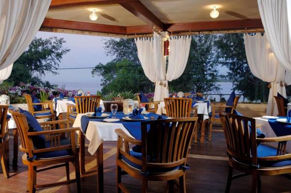 Villa Almarik Resort