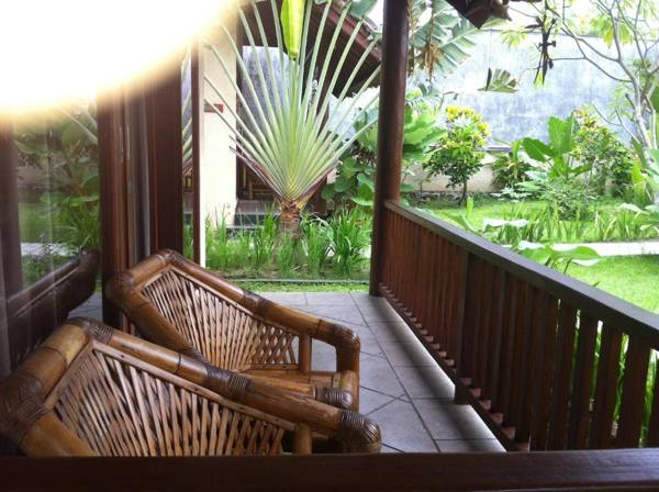 Jo Je Bungalows and Beach Bar