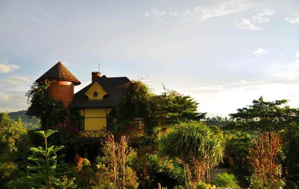 EdensoR Hills Villa Resort & Café Sharia