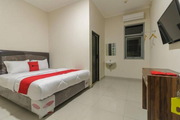 RedDoorz Plus near RS PMI Bogor