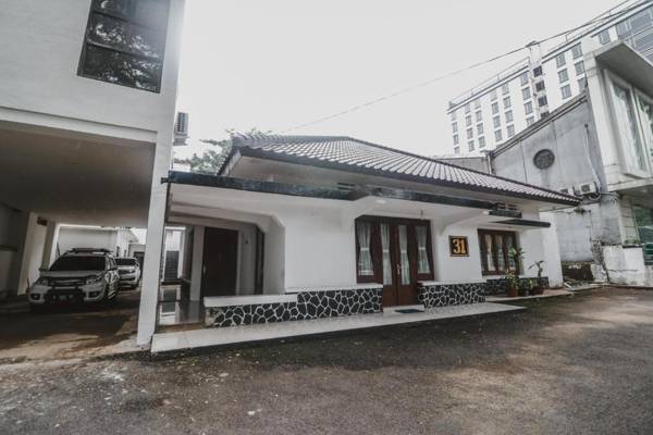 RedDoorz Plus near RS PMI Bogor