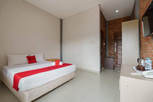 RedDoorz Plus @ Lodaya Gunung Geulis Puncak