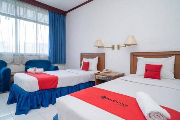 RedDoorz Plus near Pasar Anyar Bogor