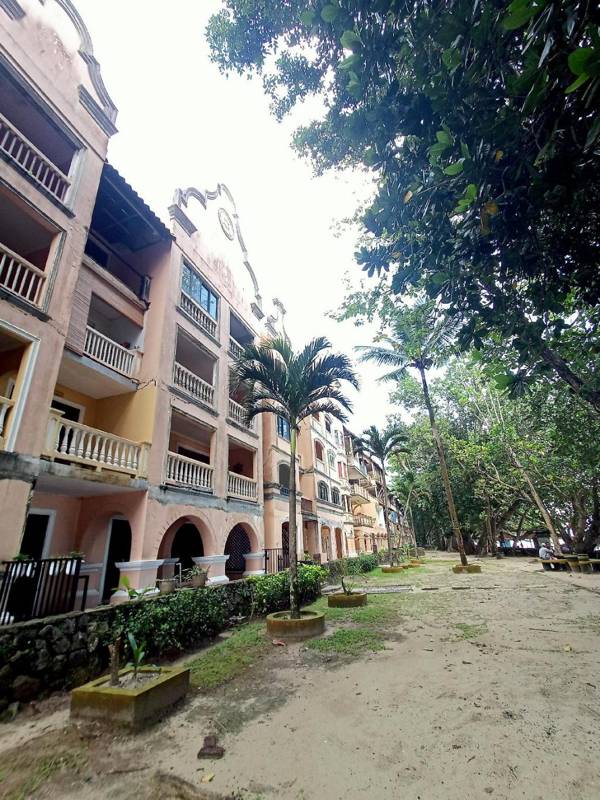 Condominium Lippo Carita by Eneng