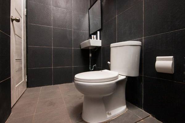 Vaccinated Staff - OYO 1095 RAP Hotel