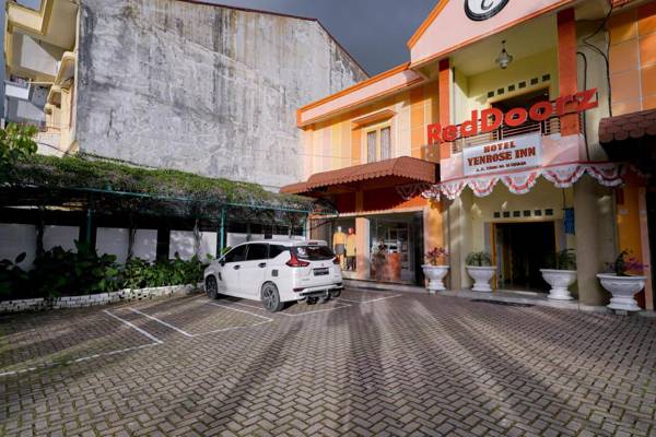 RedDoorz Plus @ Jalan FL Lumban Tobing Sibolga