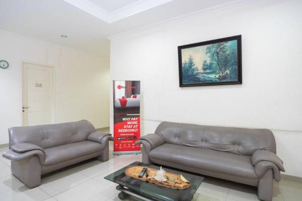 RedDoorz Plus near Siloam Karawaci