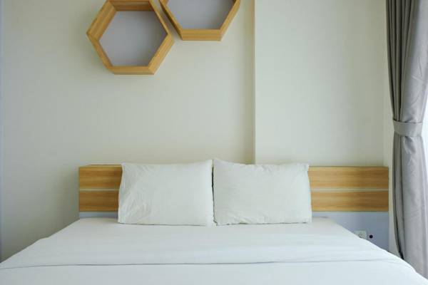 Compact 1BR at Tree Park Apartment By Travelio