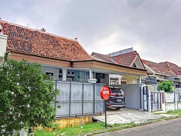 OYO 90353 Dewi Guesthouse