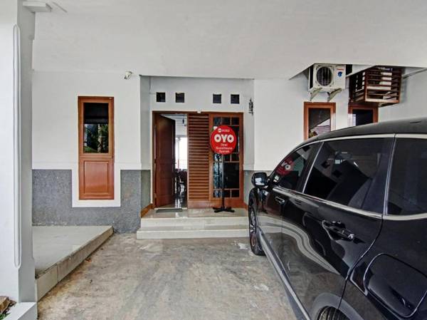 OYO 90353 Dewi Guesthouse