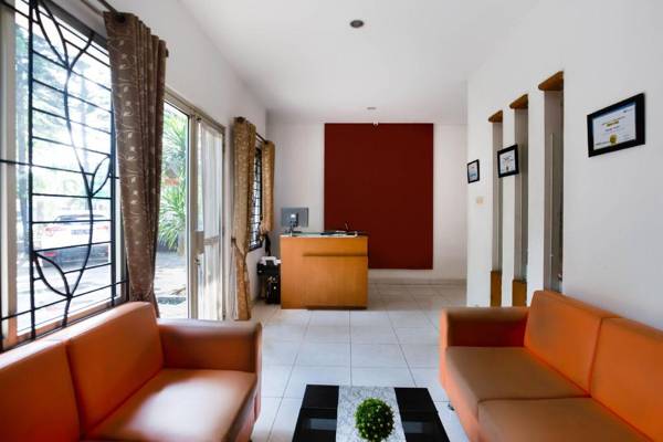 OYO 3736 Wisma Bougenville Syariah