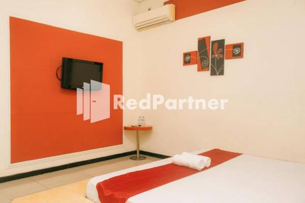 Pits Hotel RedPartner near Atom Mall