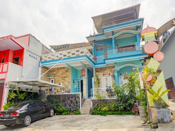 OYO 90284 Villa Biru