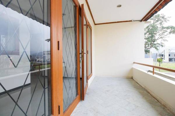RedDoorz Plus At Panorama Villas Batu
