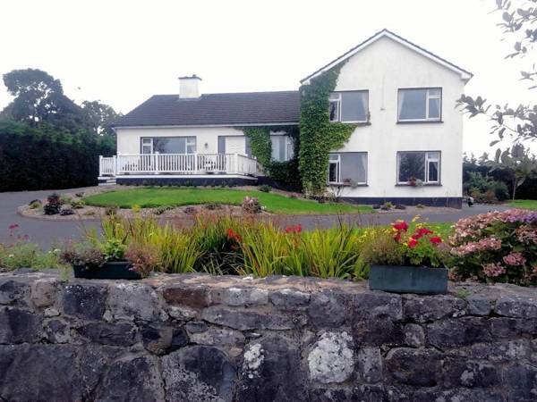 The Waterfront House Country Home