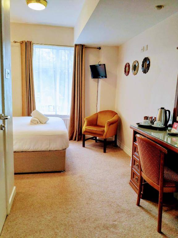 Thirteen On The Green - Eyre Square