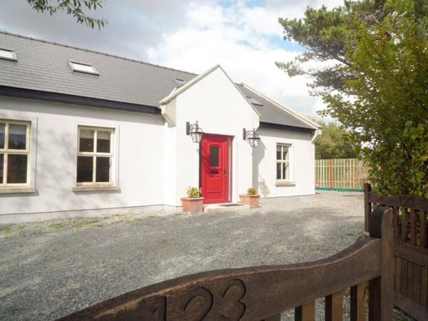 TÍ Mhaggie Holiday Cottage by Trident Holiday Homes