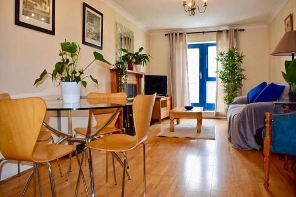 2 Bedroom Apartment Beside Merrion Square
