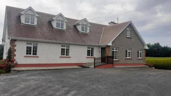 Immaculate 5-Bed House in Ballaghaderreen