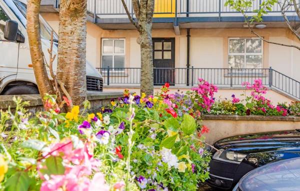 Marine Court Ground Floor Apartment