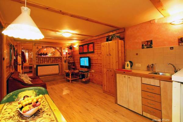 Under the Walnut Tree Shade Lodge