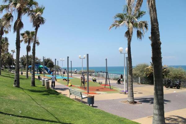 Arlozorov Bat Yam Beach