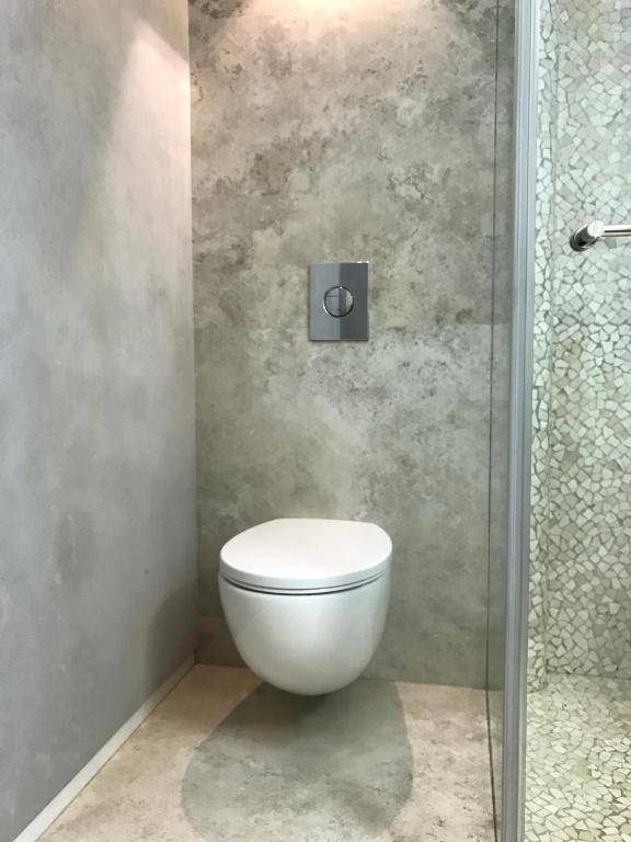 Luxurious by the Beach Apartment with Garden